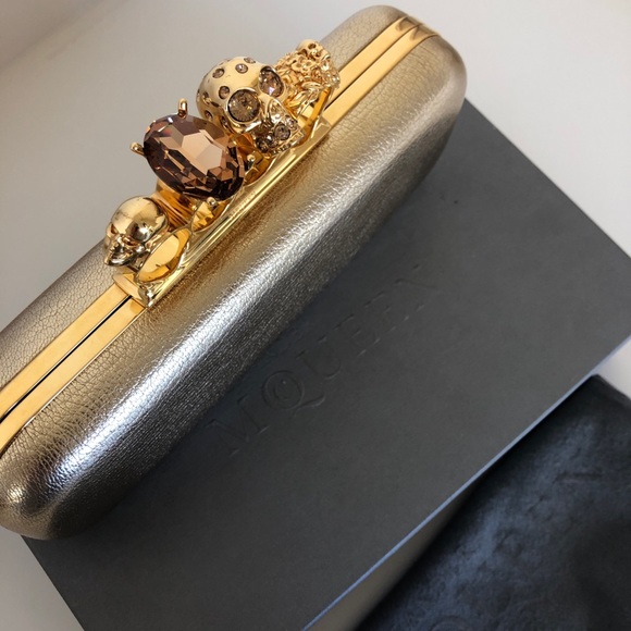 ☑️ SOLD ☑️ Alexander McQueen Skull Clutch - Picture 4 of 12